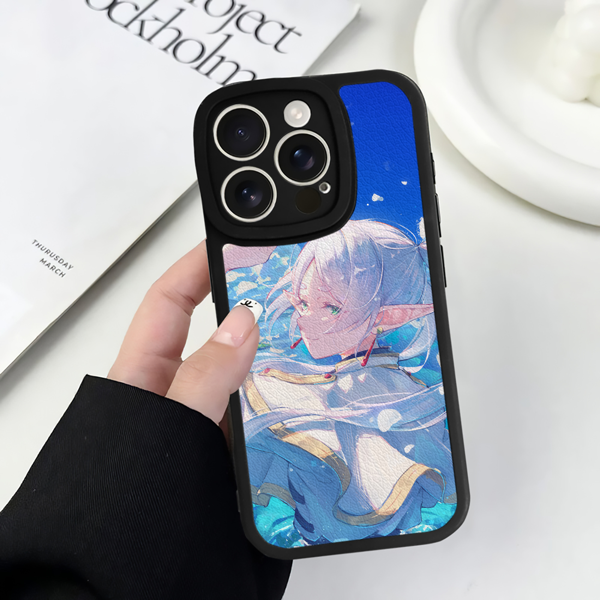 （画像用） 葬送のフリーレン Frieren 【iPhone 16シリーズ対応】シリコンスマホケース（レザー調） 材質：シリコン